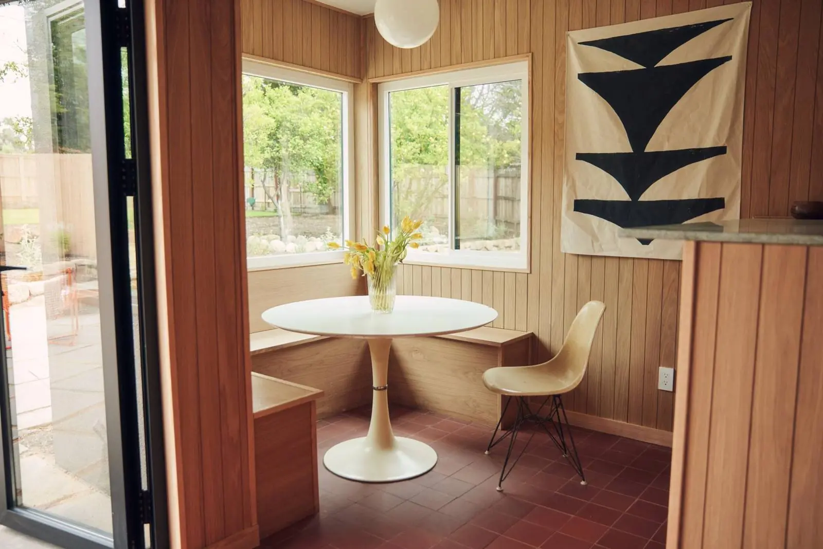 Breakfast nook with a round table in a corner of windows, Ojai Woodland